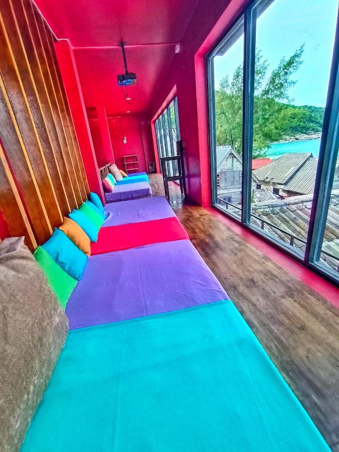 Out! A Radically Inclusive Beach Hostel By Wild & Wandering هاد رين المظهر الخارجي الصورة