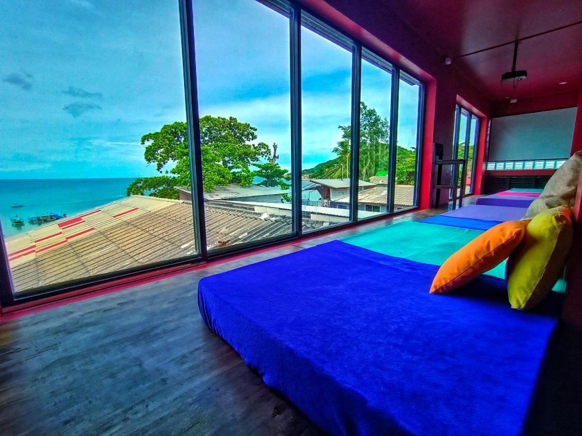 Out! A Radically Inclusive Beach Hostel By Wild & Wandering هاد رين المظهر الخارجي الصورة